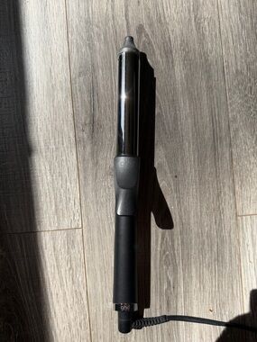 ghd Matte Black Curling Wand with Gloss Barrel